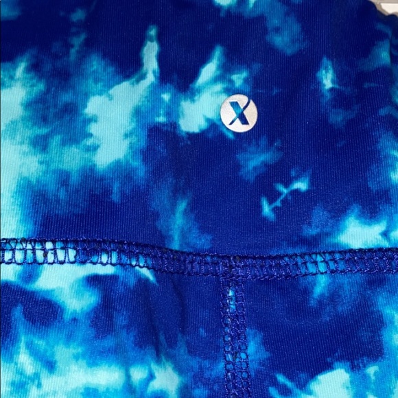 Blue Pattern Athletic Cropped Leggings - Picture 4 of 6